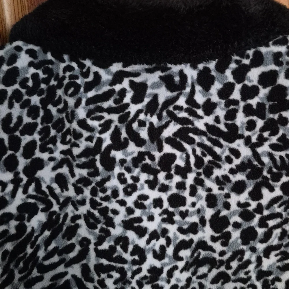 Sport Savvy Leopard Print Vest with Black Accents XL